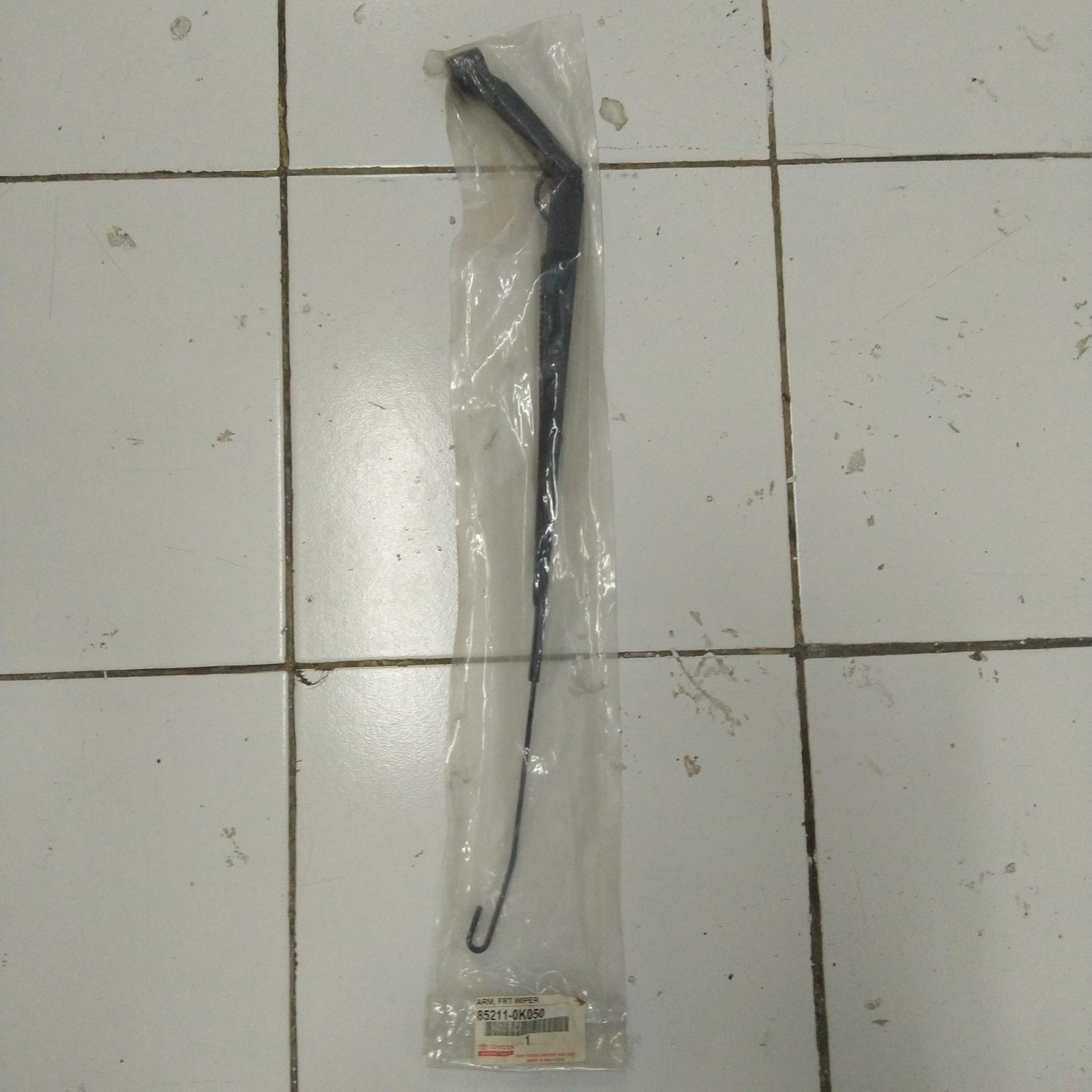 WIPER ARM DEPAN KANAN BLADE, FR WIPER, RH, HILUX INNOVA FORTUNER GENUINE TOYOTA PN 85212-0K050