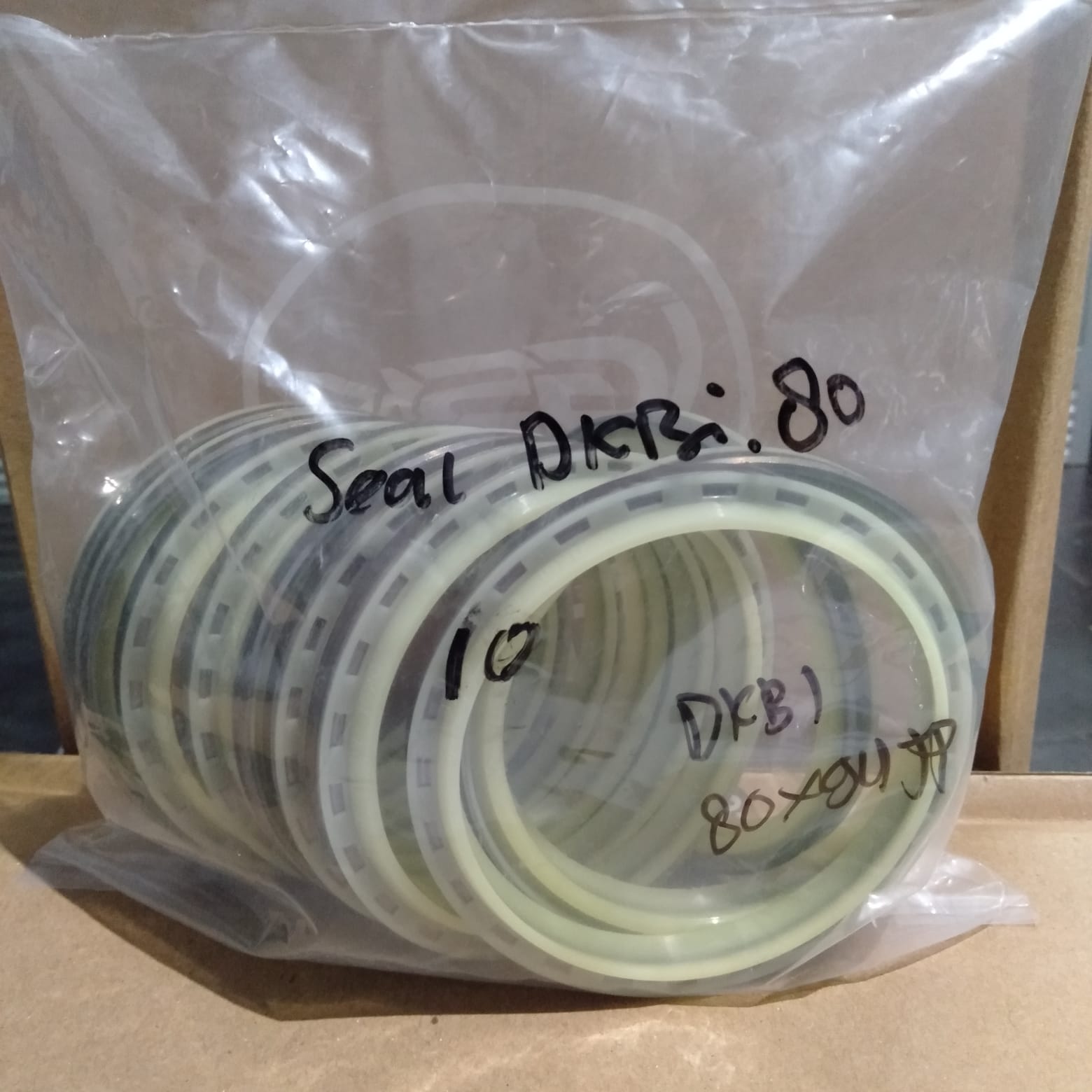 WIPER SEAL DKBI 80X94X811 (METAL+PU) WIPER SEAL DKBI 80X94X811 (METAL+PU)