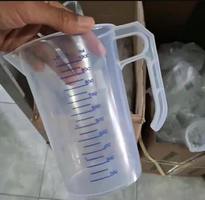 Gelas Ukur WADAH TAKARAN PLASTIK OLI MESIN 1000 ML