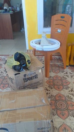 PENJUALAN DOOR TO DOOR SERVICE SEPATU SAFETY GO SAVE KE PELANGGAN KEBUN