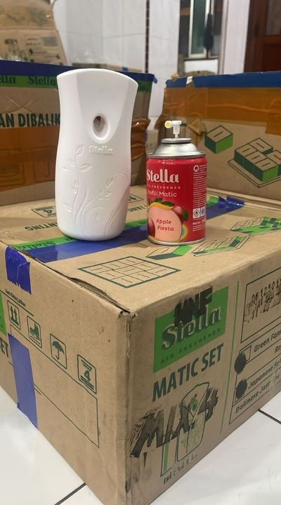 STELLA MATIC SET BOX ALAT + REFILL 160ML PENGHARUM RUANGAN OTOMATIS TERMASUK BATERAI 1 Karton (12 PCS)