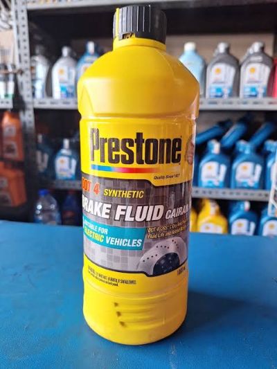 Minyak Rem Warna merah Prestone Brake Fluid DOT 4 1000 ML