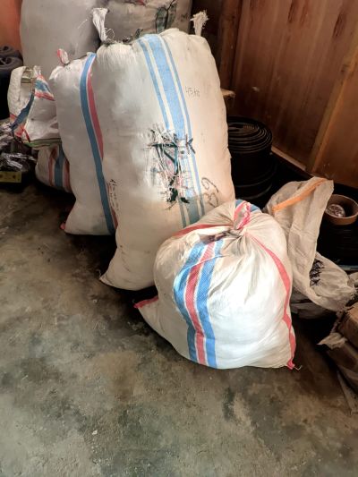 SUPLAI JUAL KAIN MAJUN KAWAT LAS DAN TOOLS DENGAN LAYANAN DOOR TO DOOR KE PELANGGAN KEBUN 1